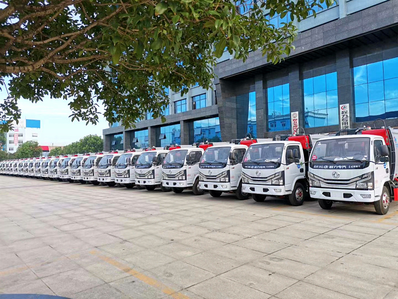 25臺(tái)壓縮式垃圾車發(fā)往內(nèi)蒙發(fā)車儀式